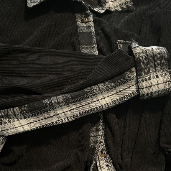 Source Unknown Black Button Down Shirt with Gray Plaid Trim - Picture 4 of 4